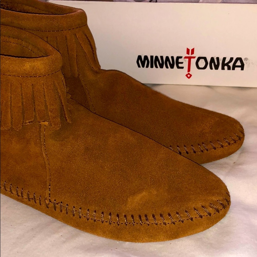 Minnetonka Women’s Back Zip Moccasins